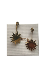 Cercei din aur de 14K în formă de stea, accesoriu elegant pentru orice ținută.
