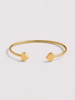 Brățară cuff din aur de 14K, design cu două inimi, fotografiată frontal