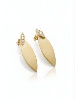 Cercei lungi din aur 14K asamblați cu elementul petală având finisaj mat satinat și bază stud cu pietre.