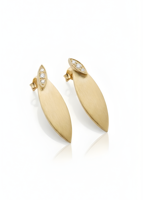 Cercei lungi din aur 14K asamblați cu elementul petală având finisaj mat satinat și bază stud cu pietre.