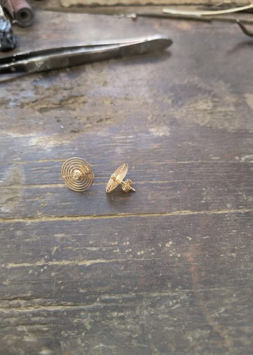 Cercei Rotunzi cu Zirconiu din aur 14K în atelier